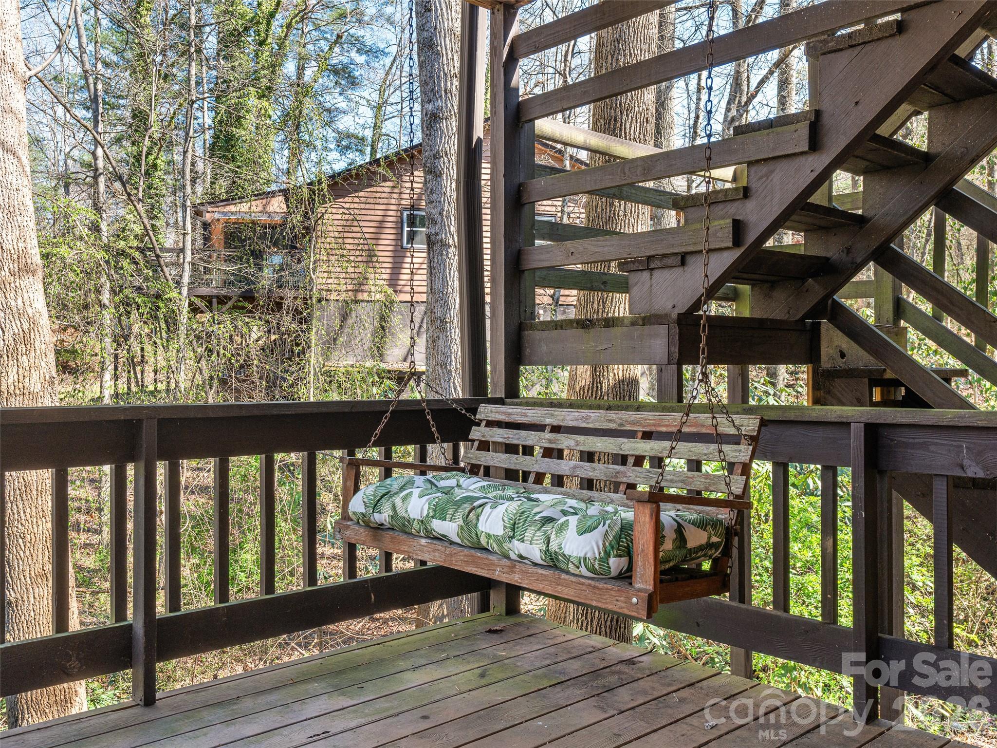86 View De Lake Drive — Etowah