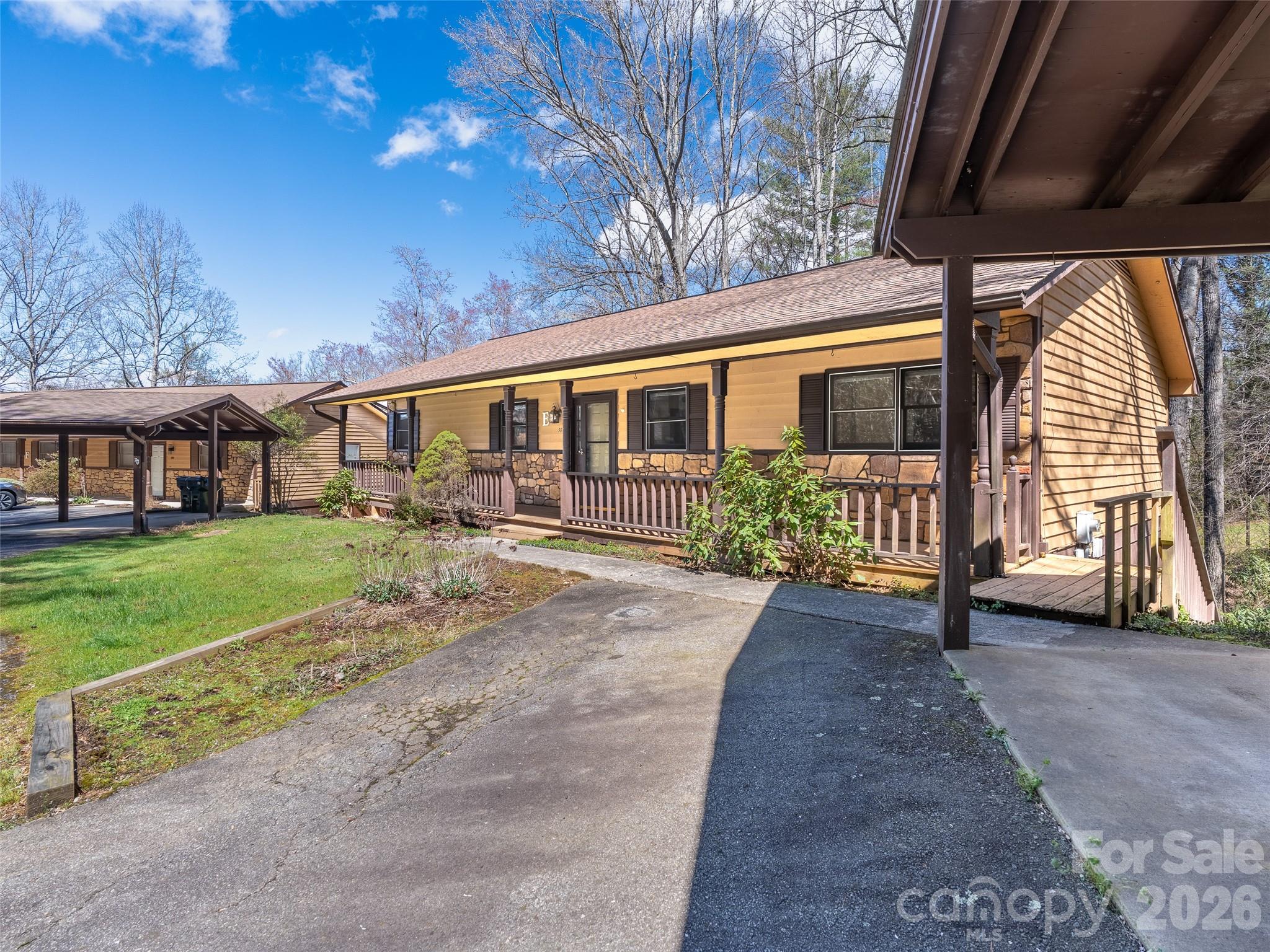 86 View De Lake Drive — Etowah