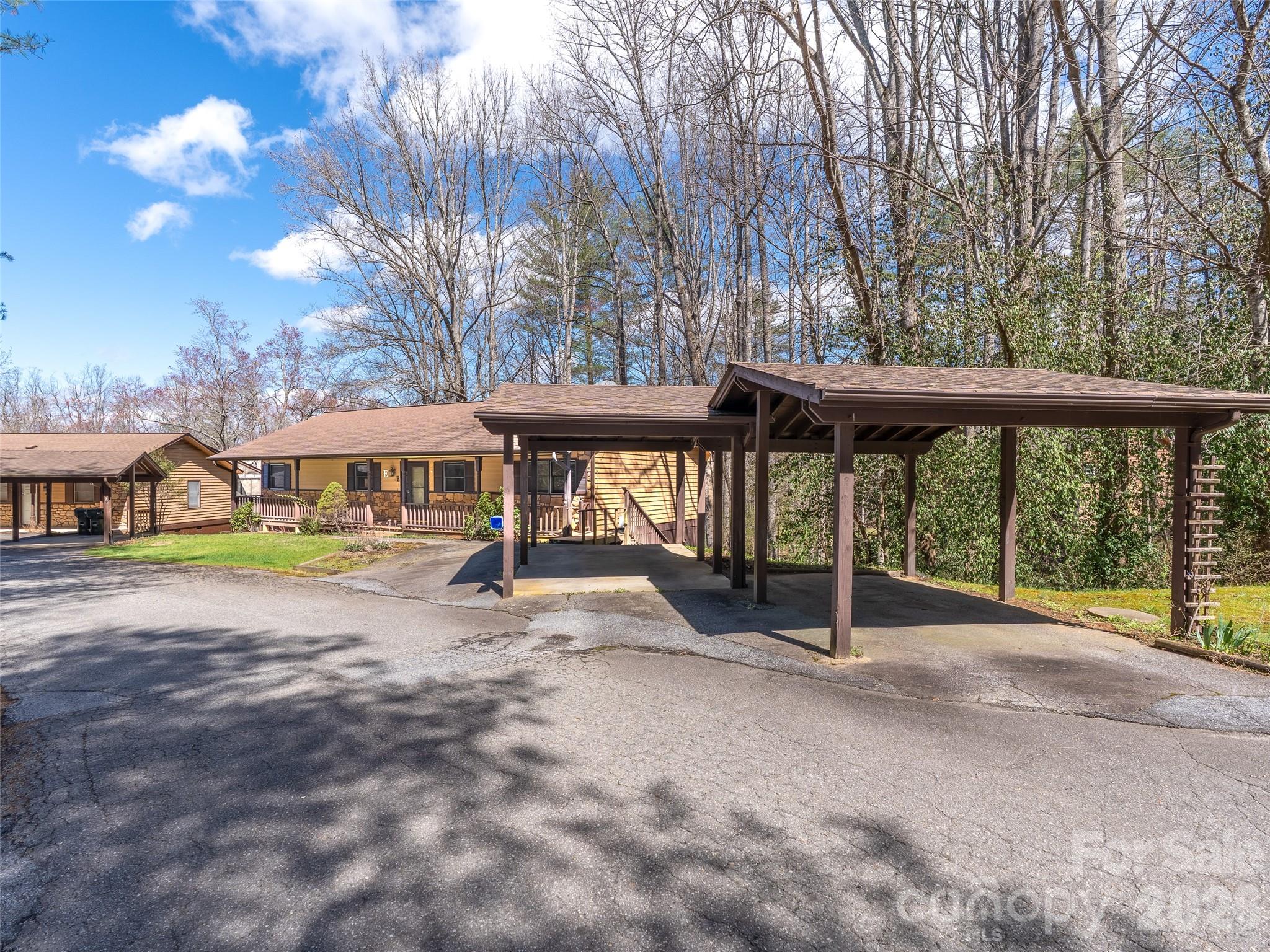 86 View De Lake Drive — Etowah