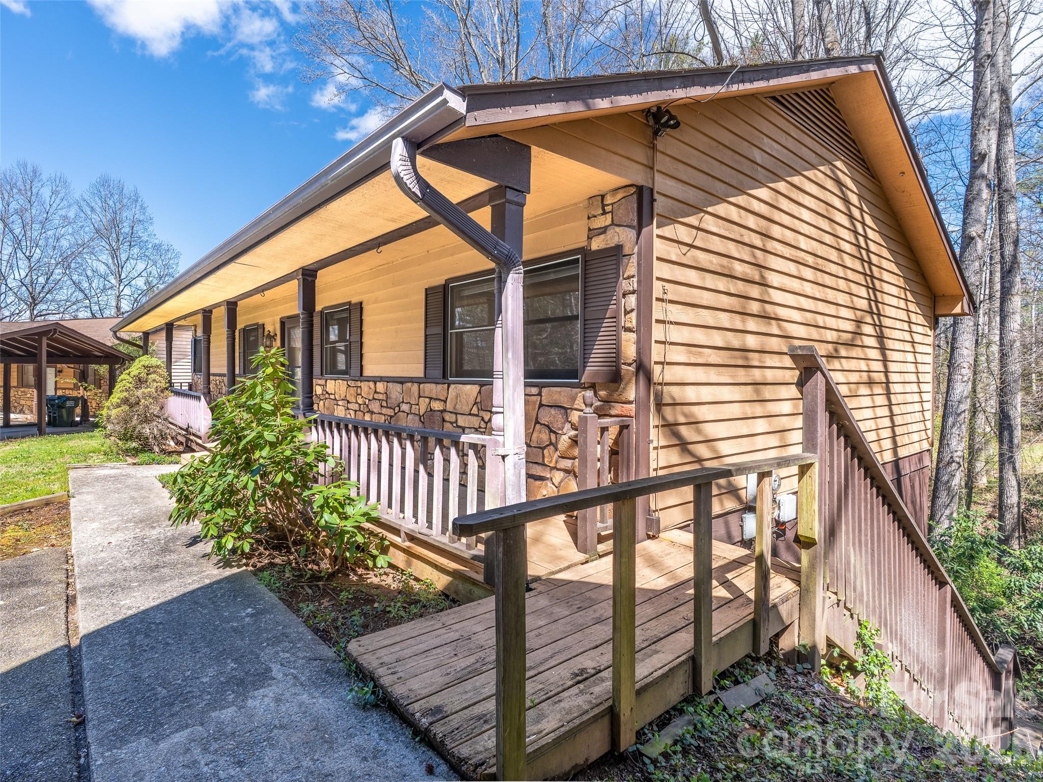 86 View De Lake Drive — Etowah