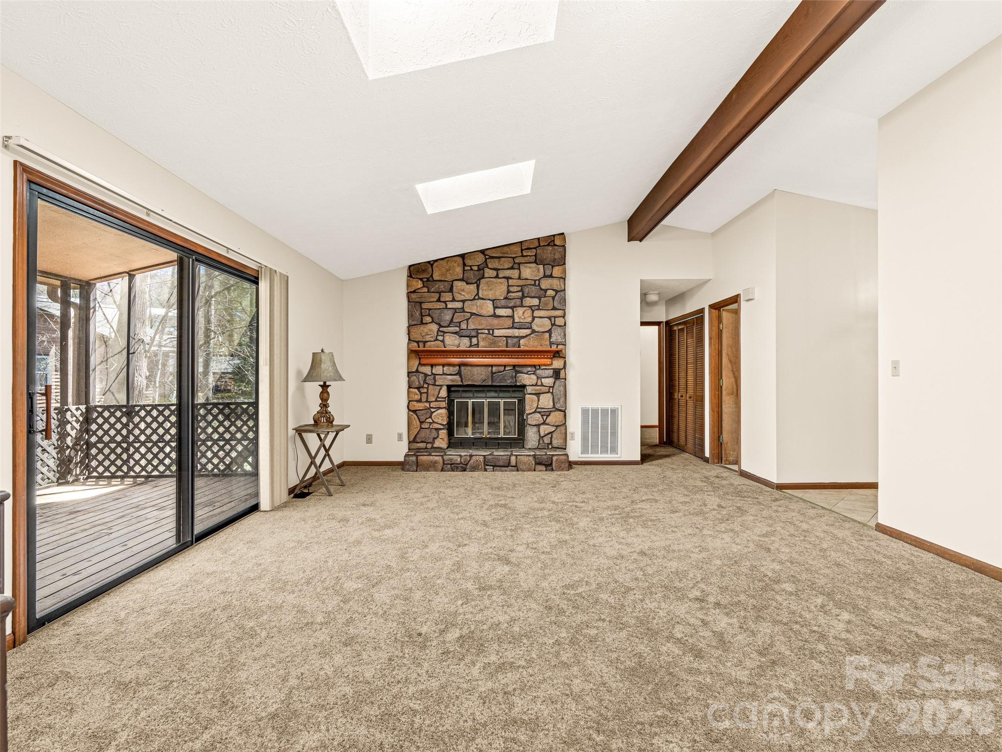 86 View De Lake Drive — Etowah