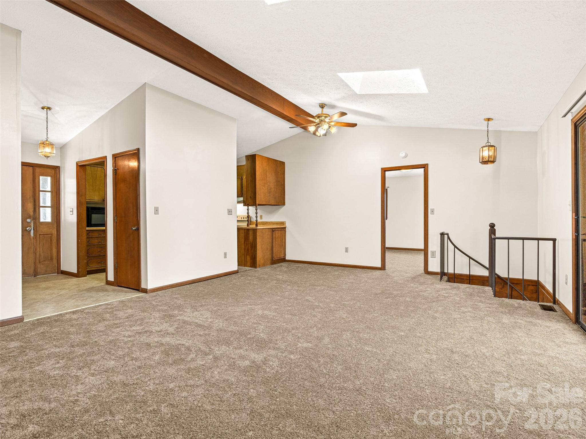 86 View De Lake Drive — Etowah