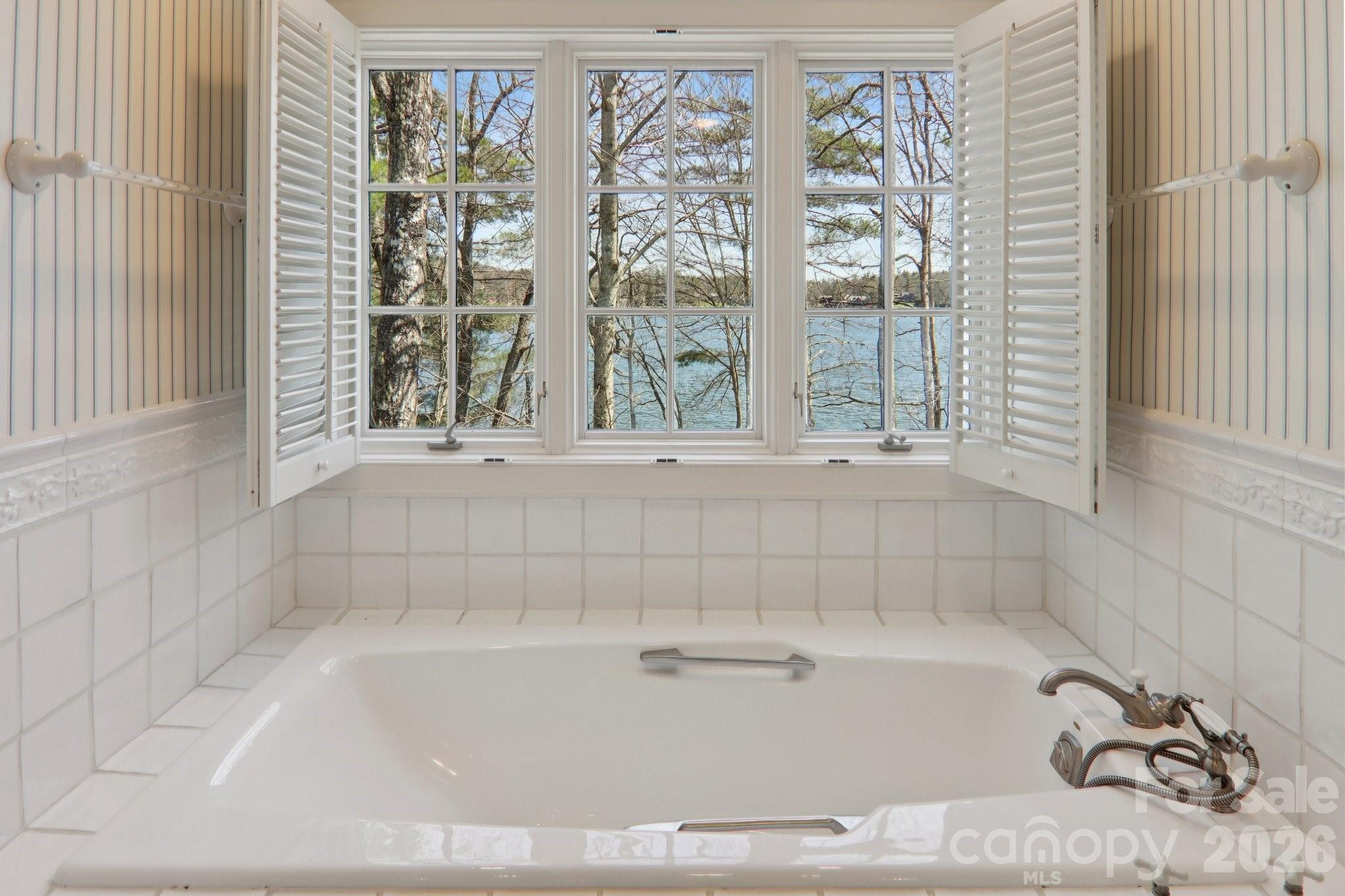 138 Indian Trace — Lake Toxaway