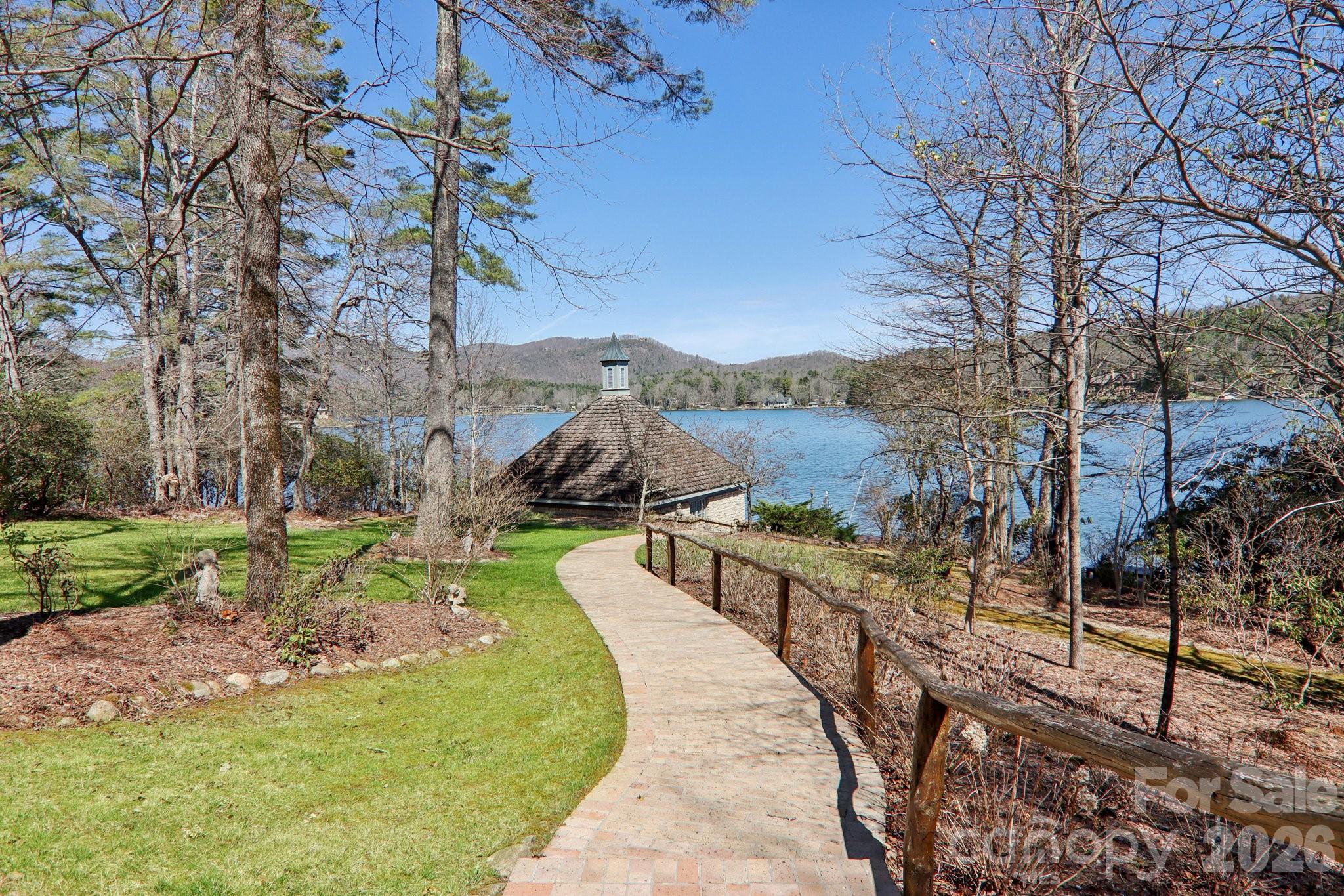 138 Indian Trace — Lake Toxaway