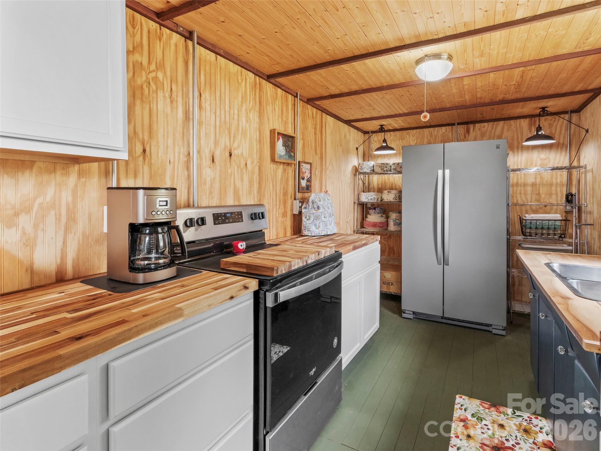 138 Robert Phillips Road — Bakersville