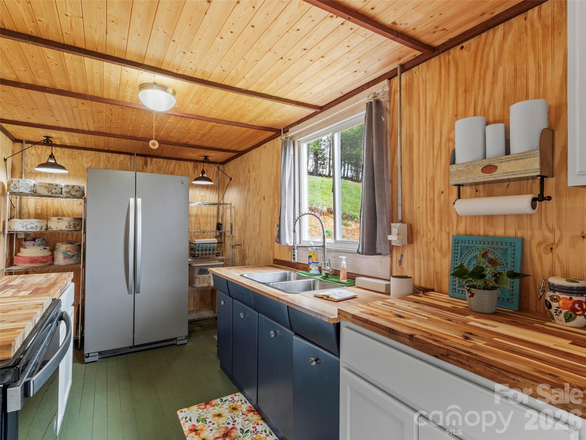 138 Robert Phillips Road — Bakersville