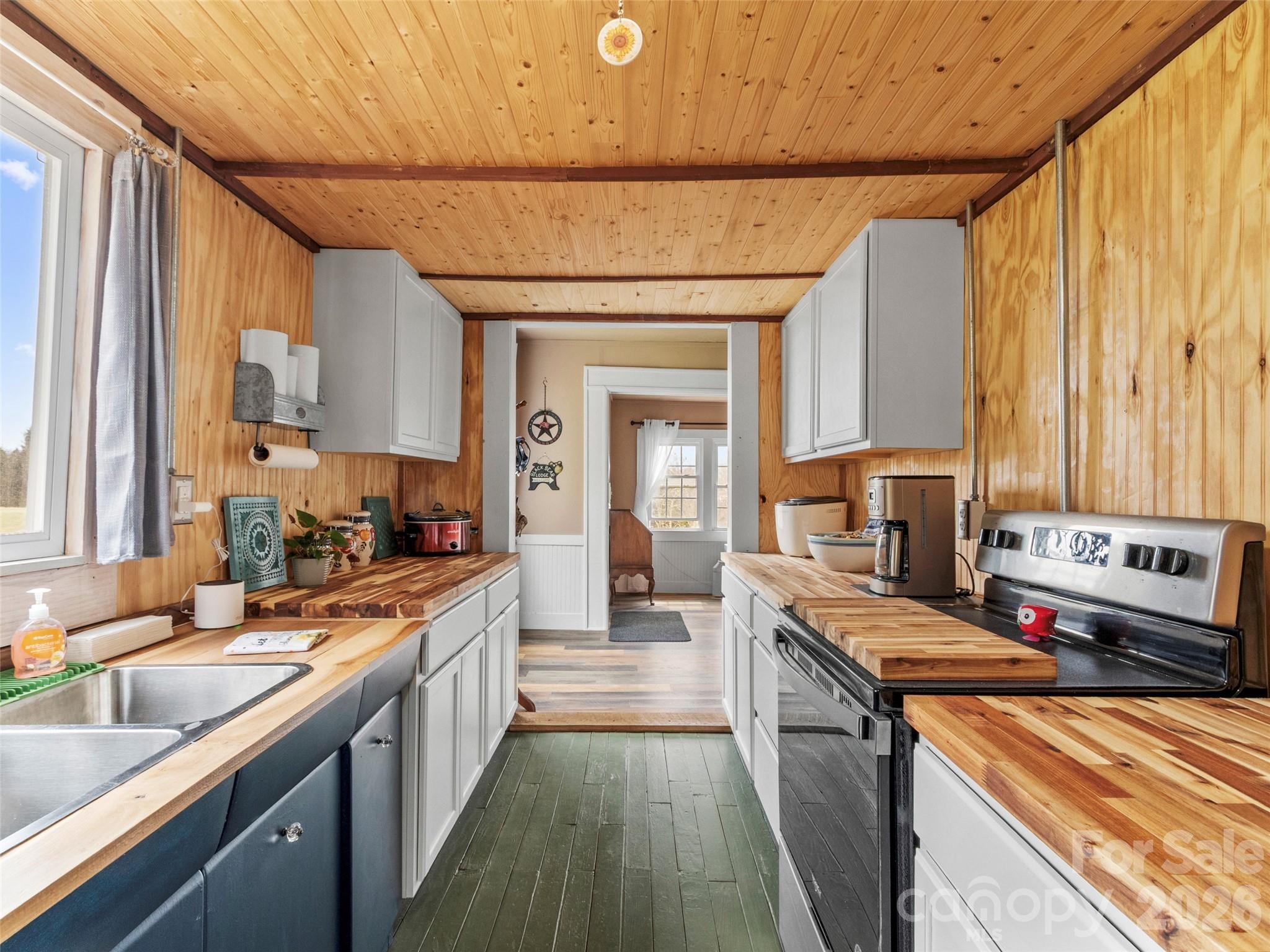 138 Robert Phillips Road — Bakersville