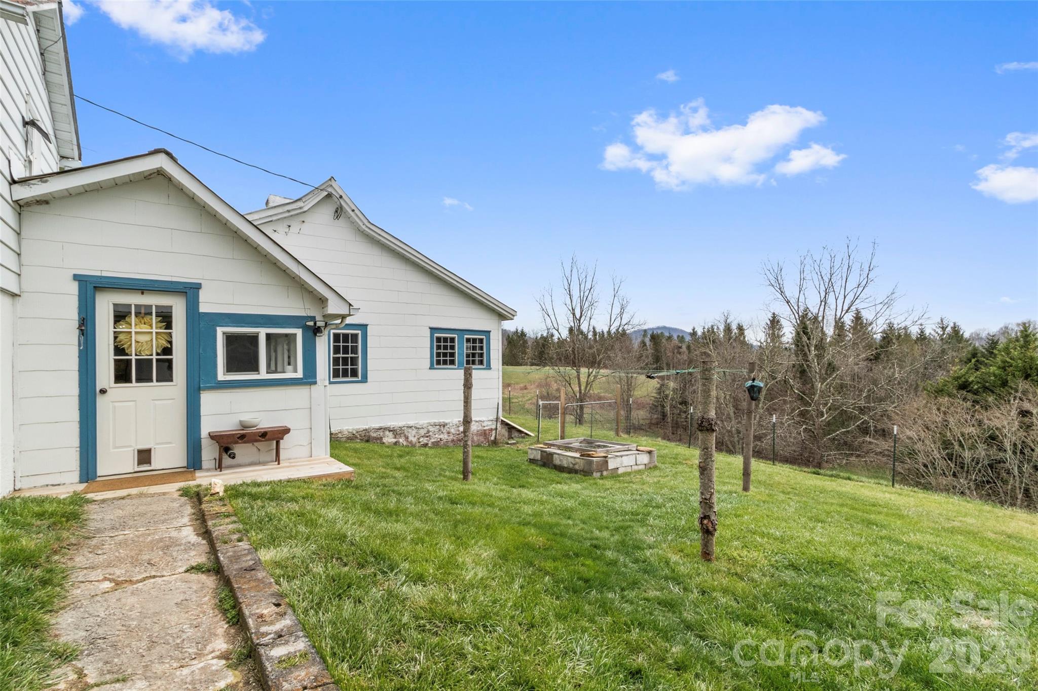 138 Robert Phillips Road — Bakersville