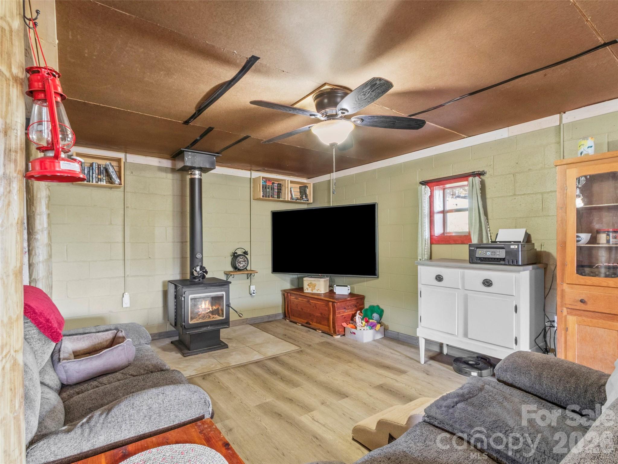 138 Robert Phillips Road — Bakersville