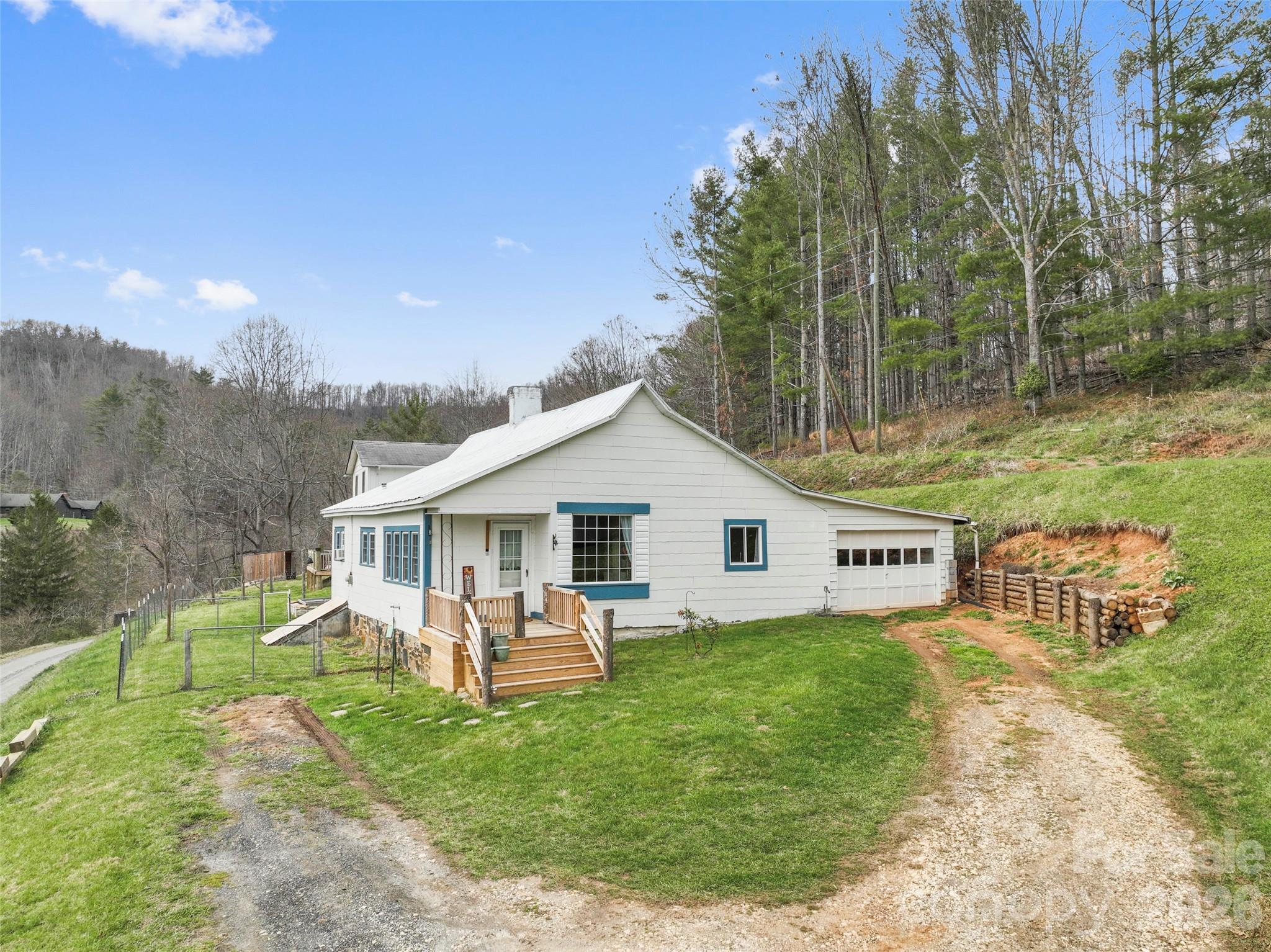 138 Robert Phillips Road — Bakersville