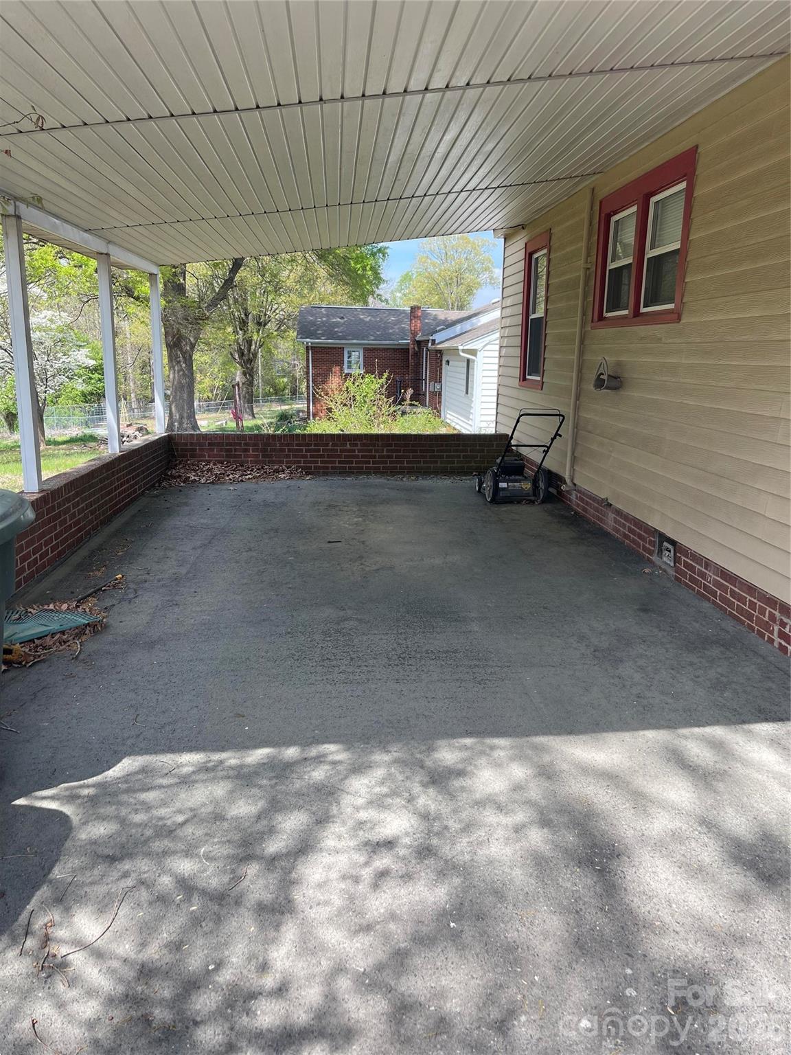 950 Cliff Road — Asheboro