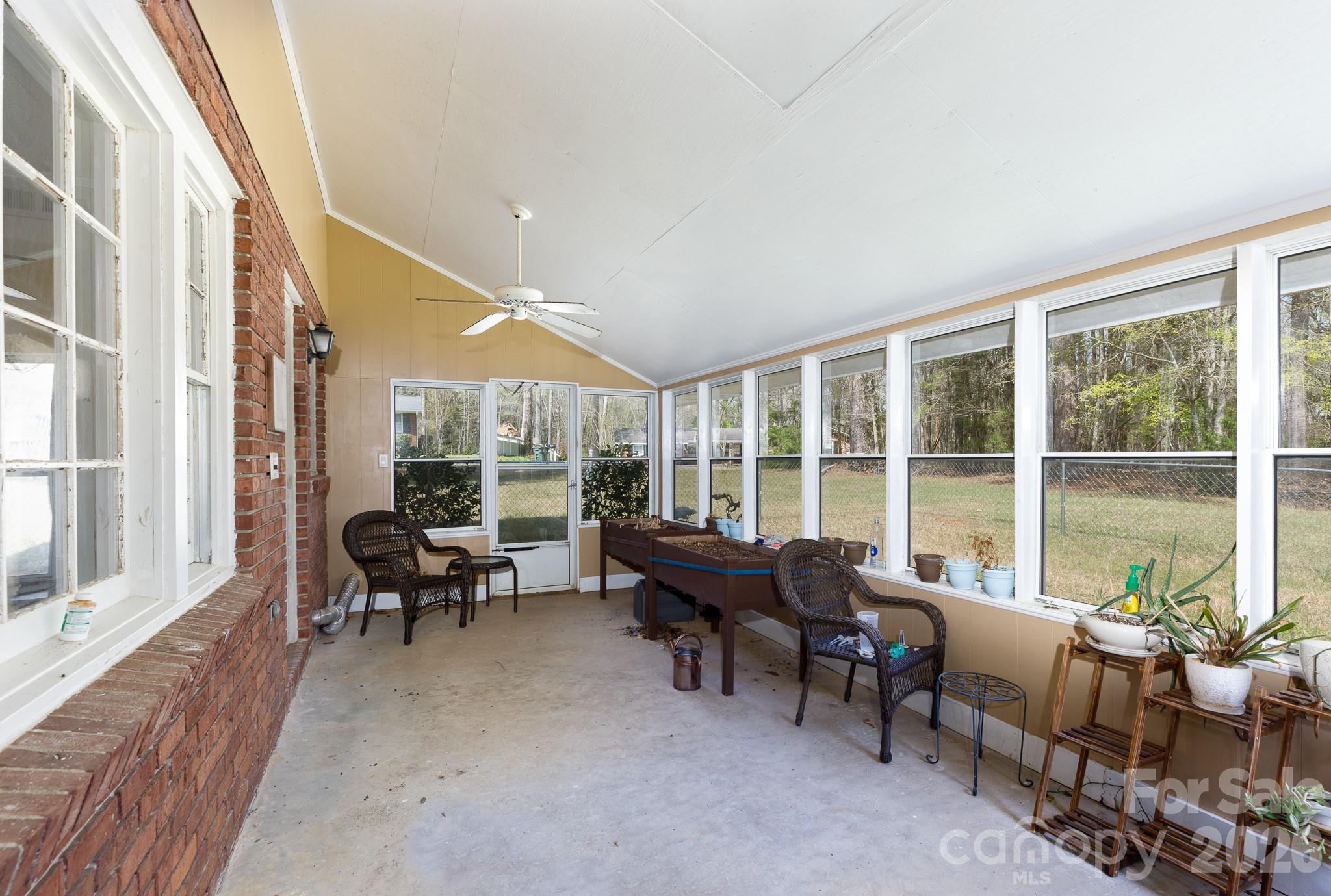 300 Carlisle Avenue — Winnsboro