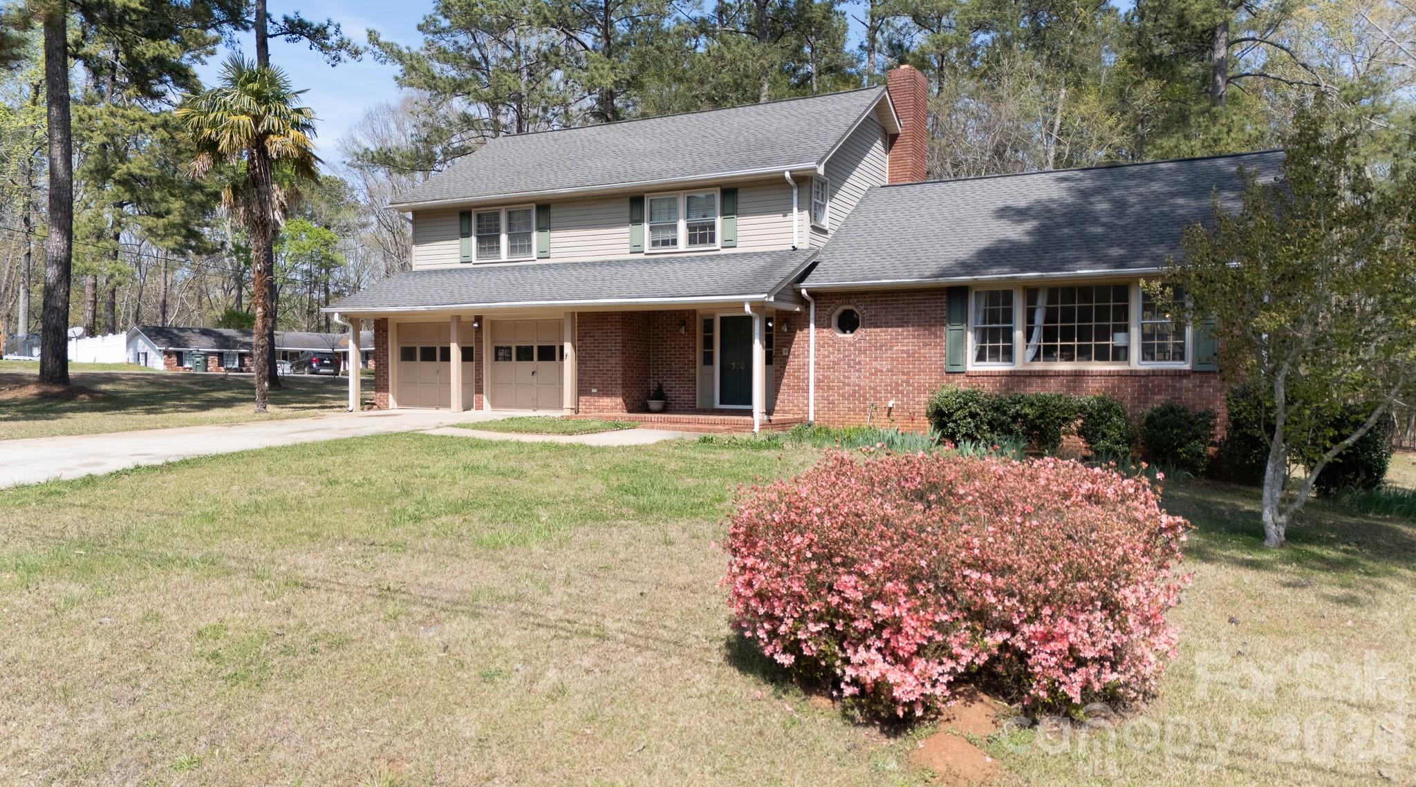 300 Carlisle Avenue — Winnsboro