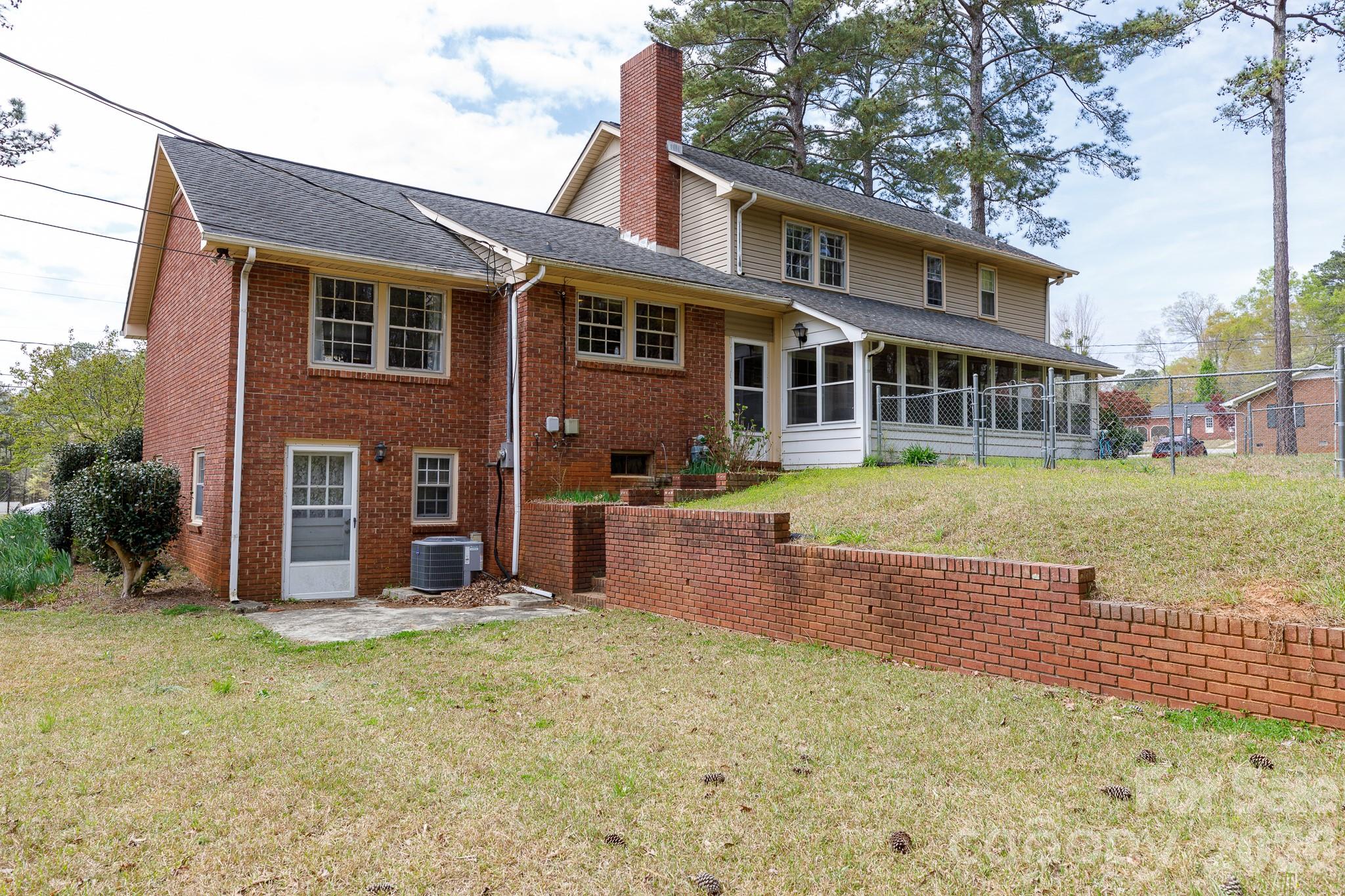 300 Carlisle Avenue — Winnsboro