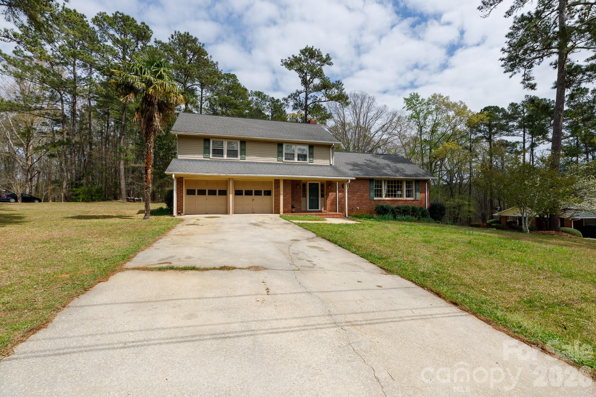 300 Carlisle Avenue — Winnsboro