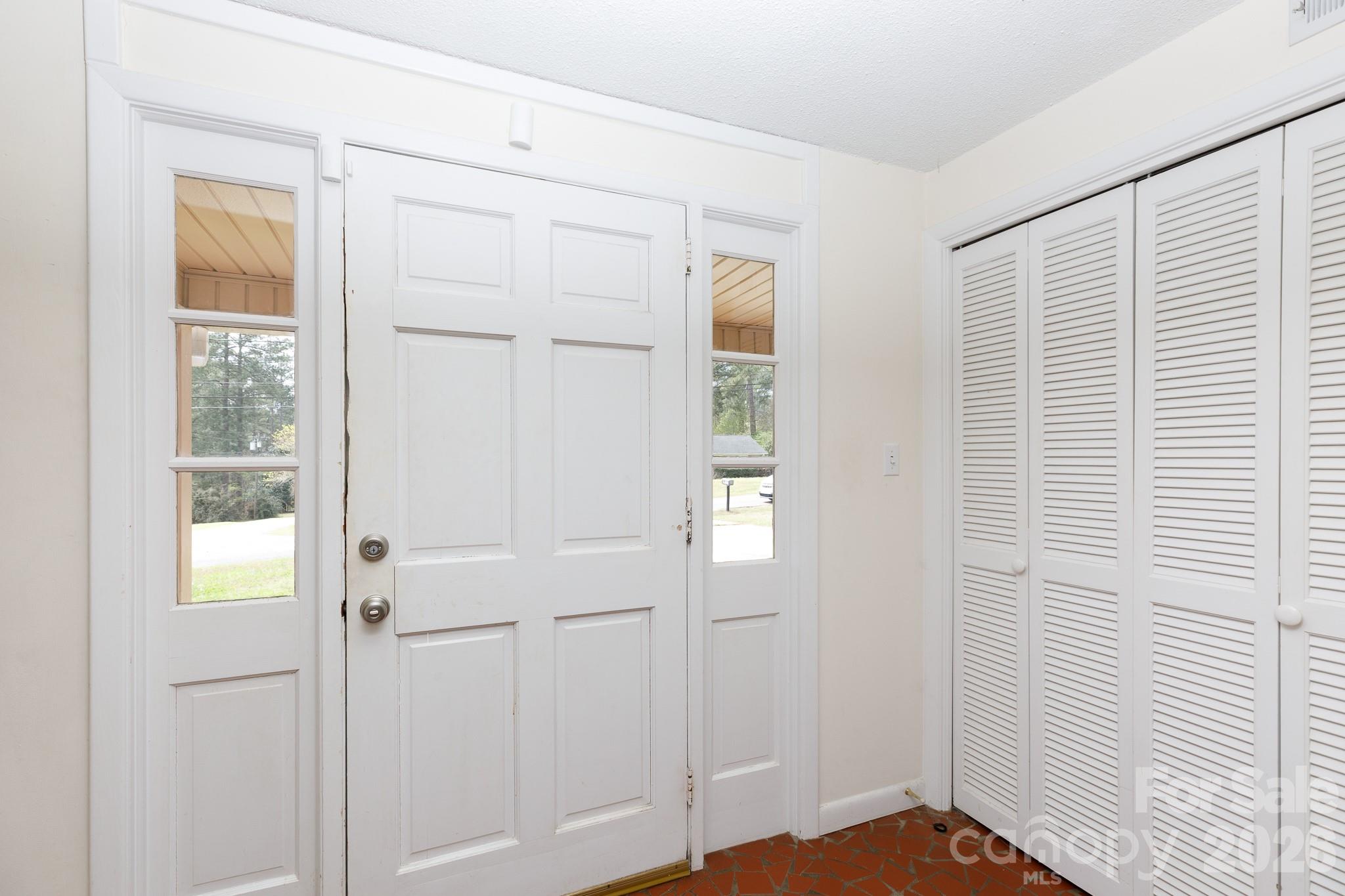 300 Carlisle Avenue — Winnsboro