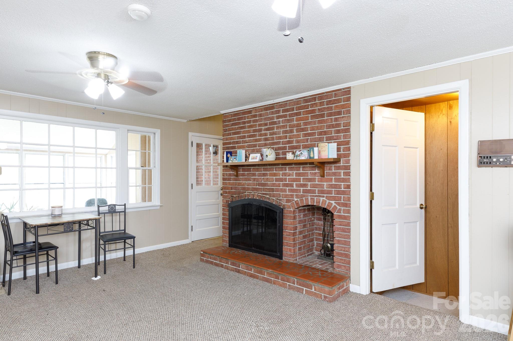 300 Carlisle Avenue — Winnsboro