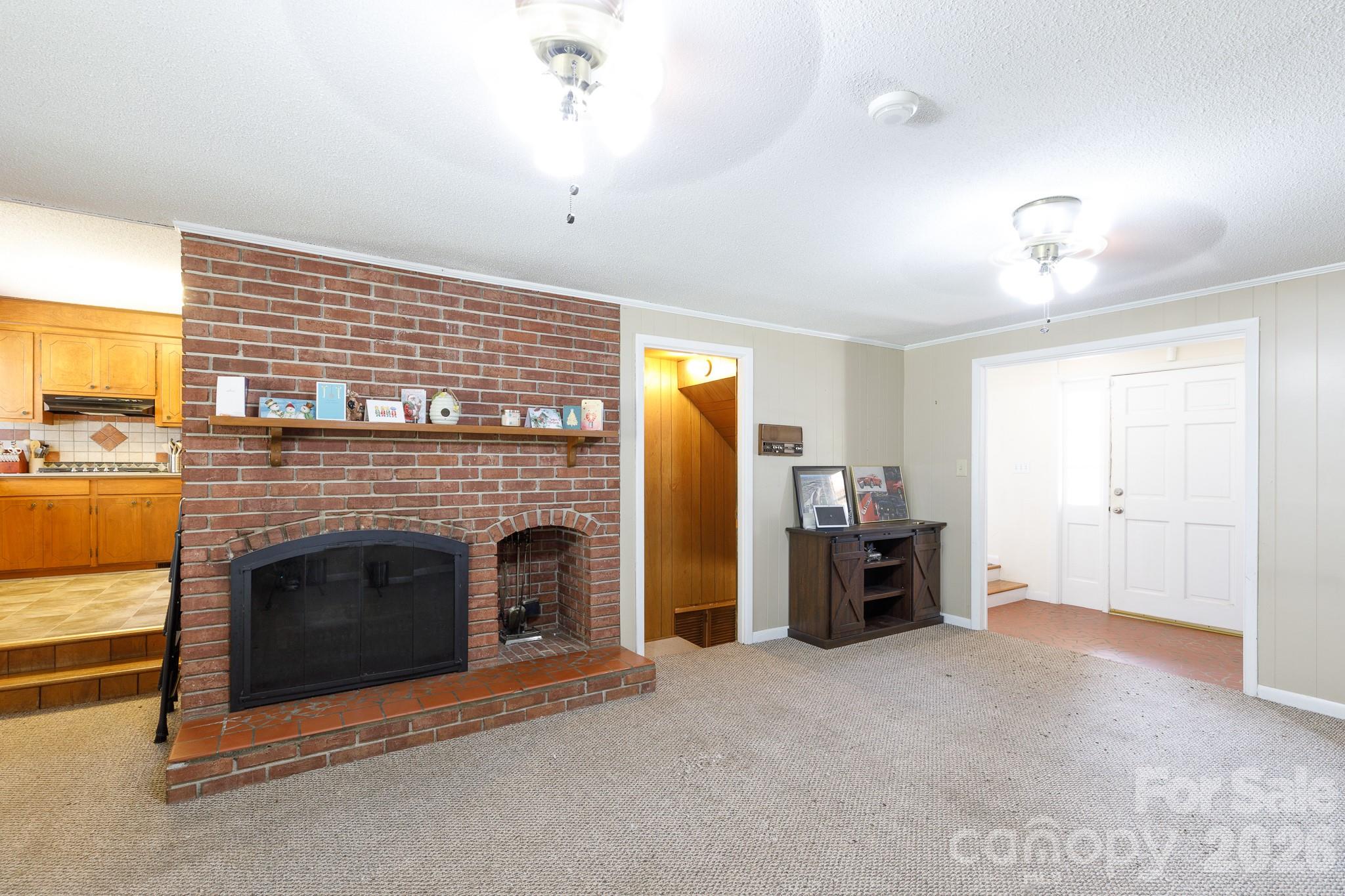 300 Carlisle Avenue — Winnsboro