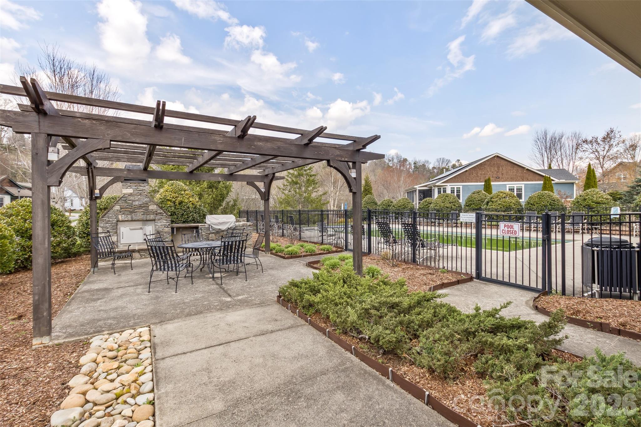 37 Creekside View Drive — Asheville