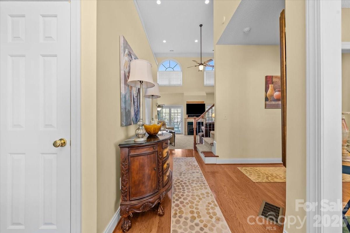 704 Shoreline Drive — New London