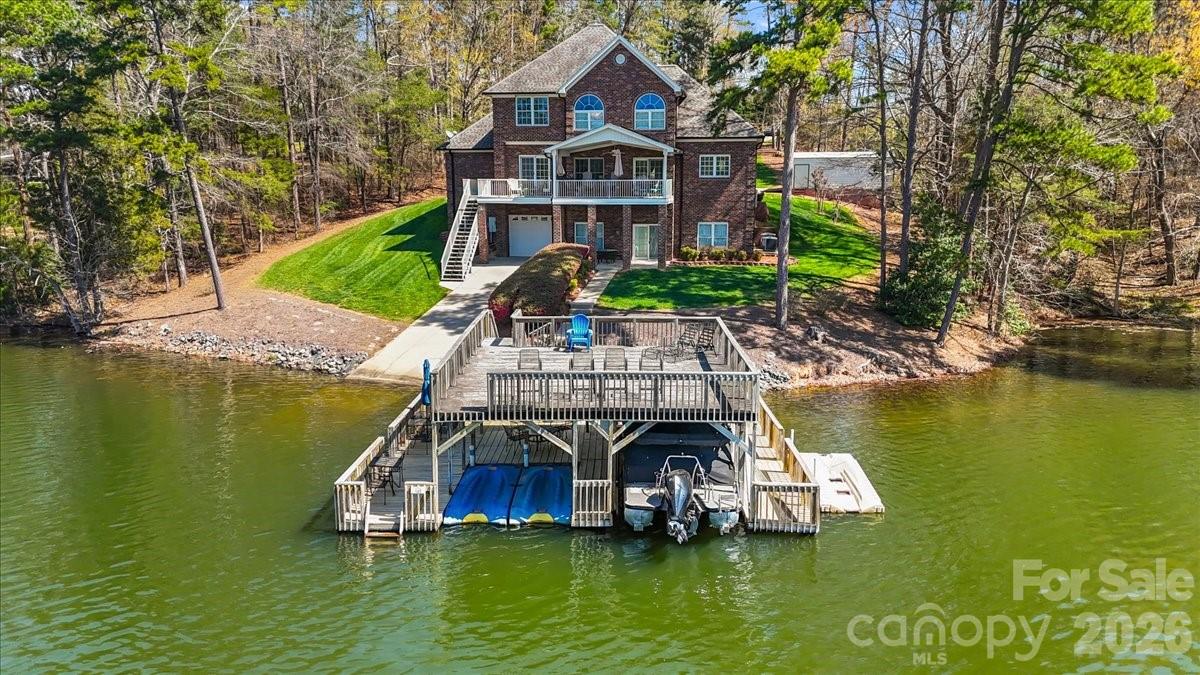 704 Shoreline Drive — New London
