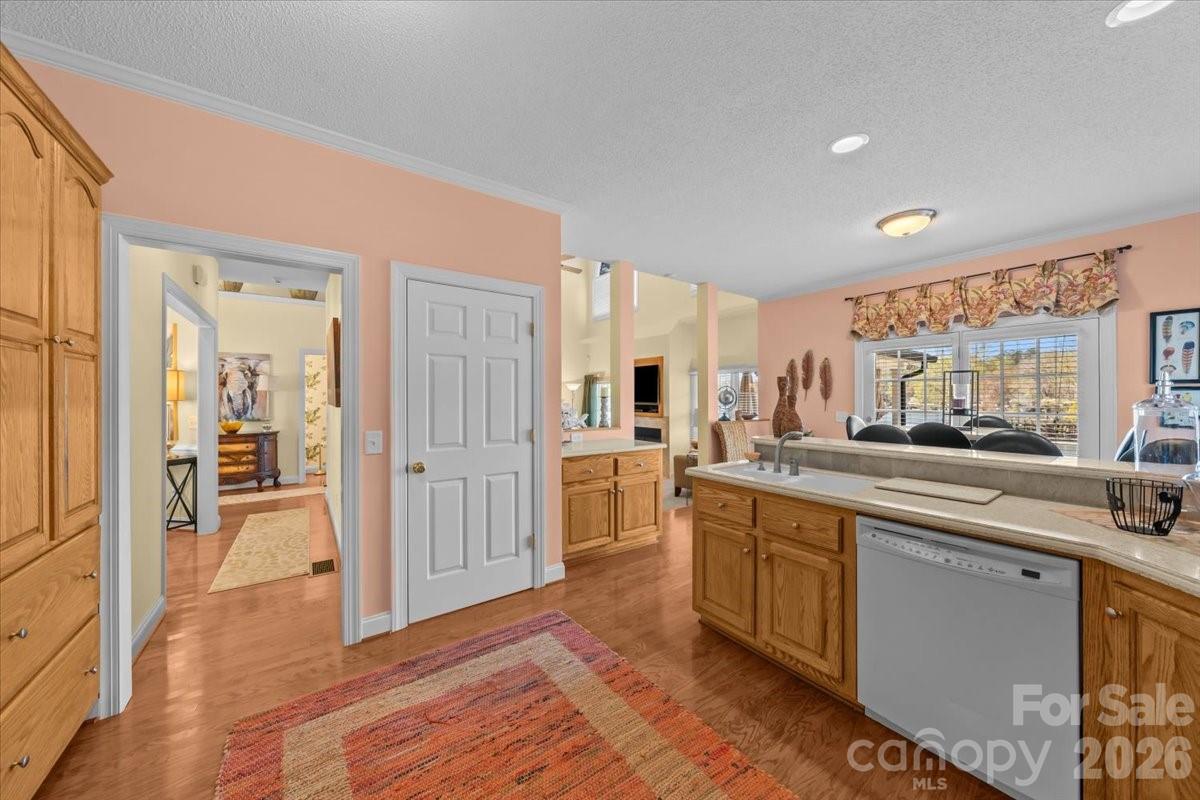 704 Shoreline Drive — New London