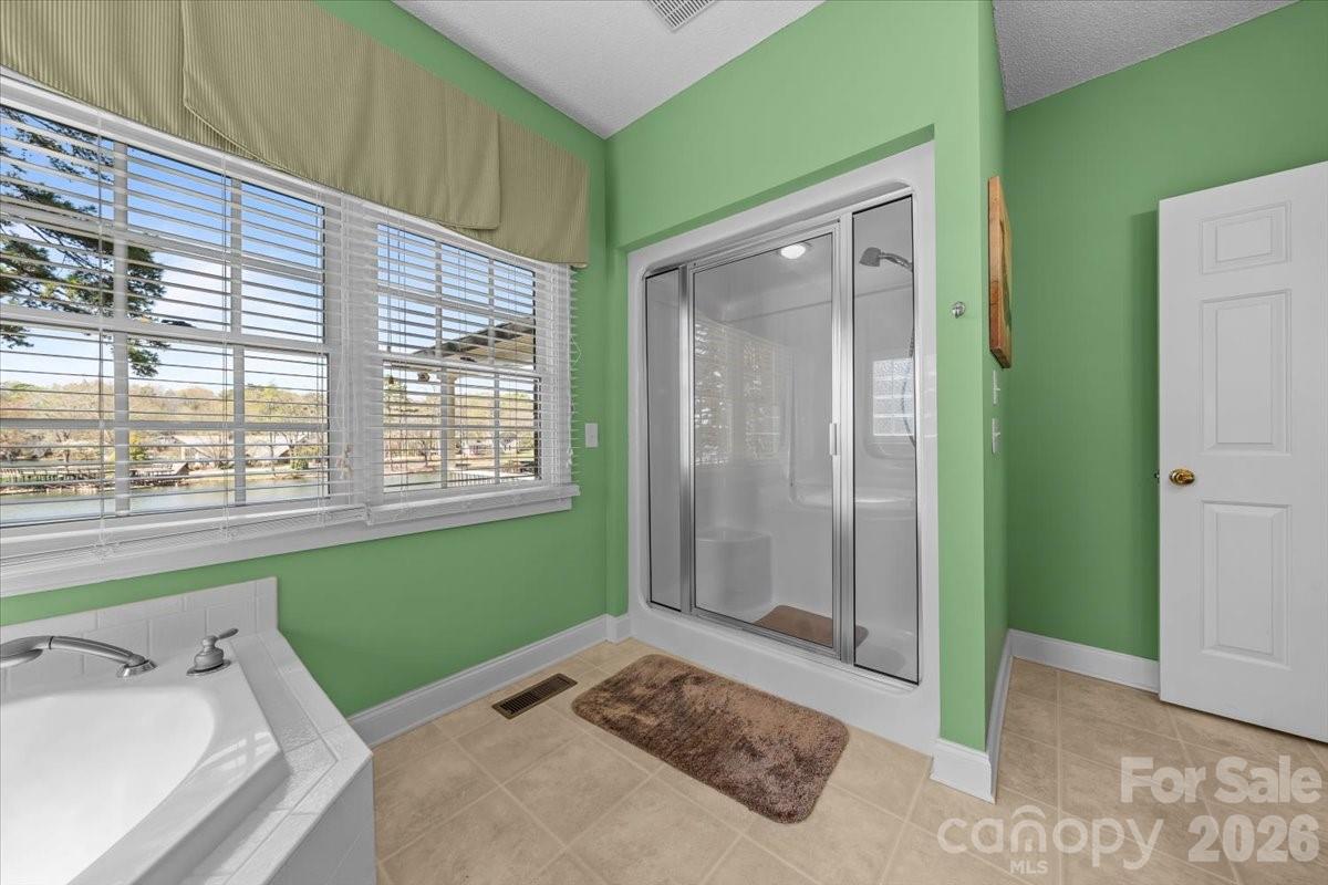 704 Shoreline Drive — New London