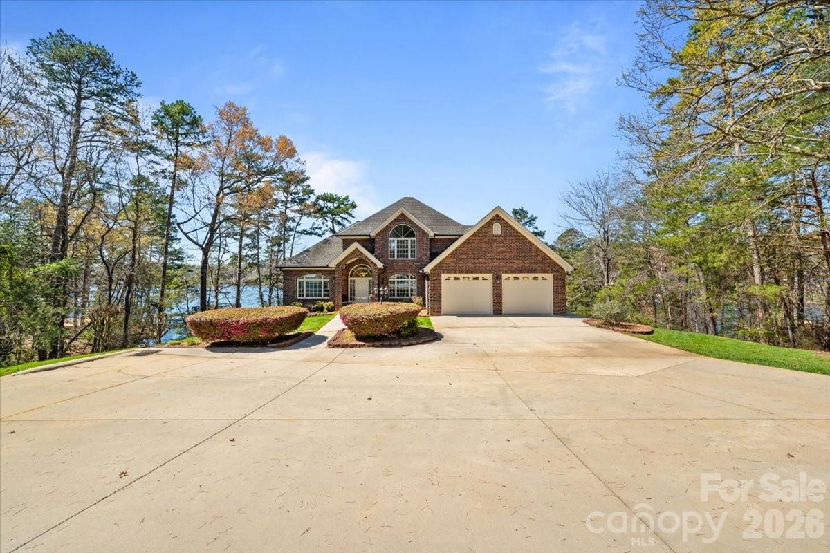 704 Shoreline Drive — New London