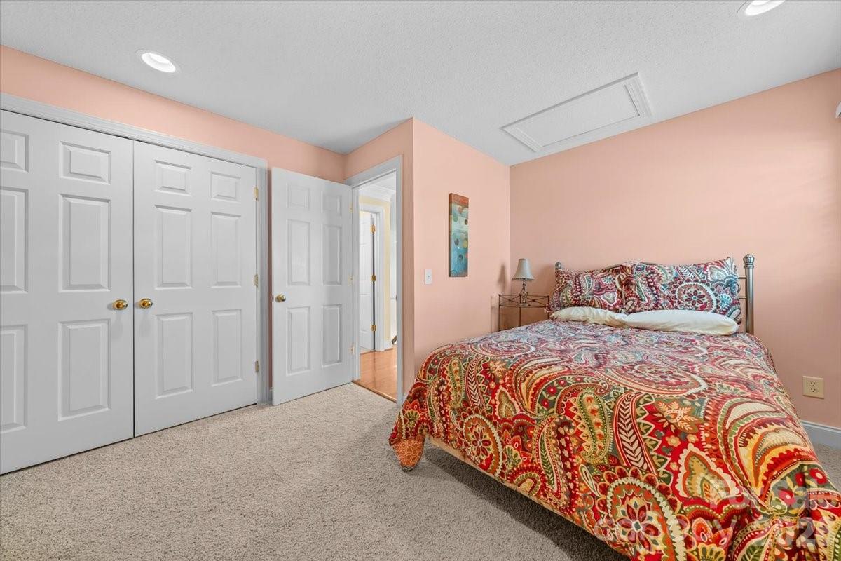 704 Shoreline Drive — New London