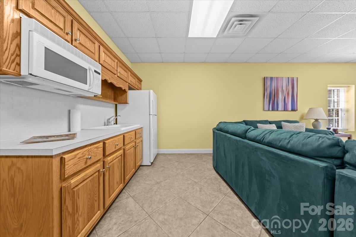 704 Shoreline Drive — New London