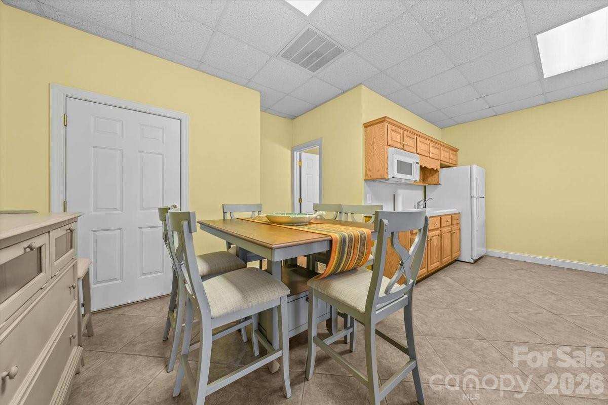 704 Shoreline Drive — New London