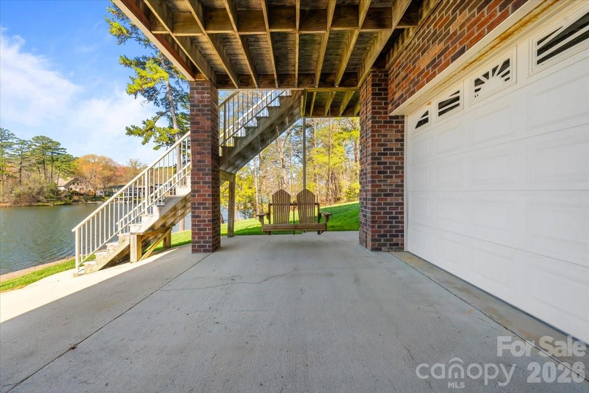704 Shoreline Drive — New London