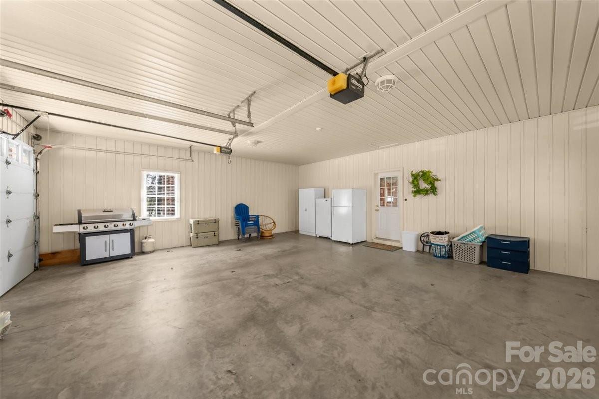 704 Shoreline Drive — New London