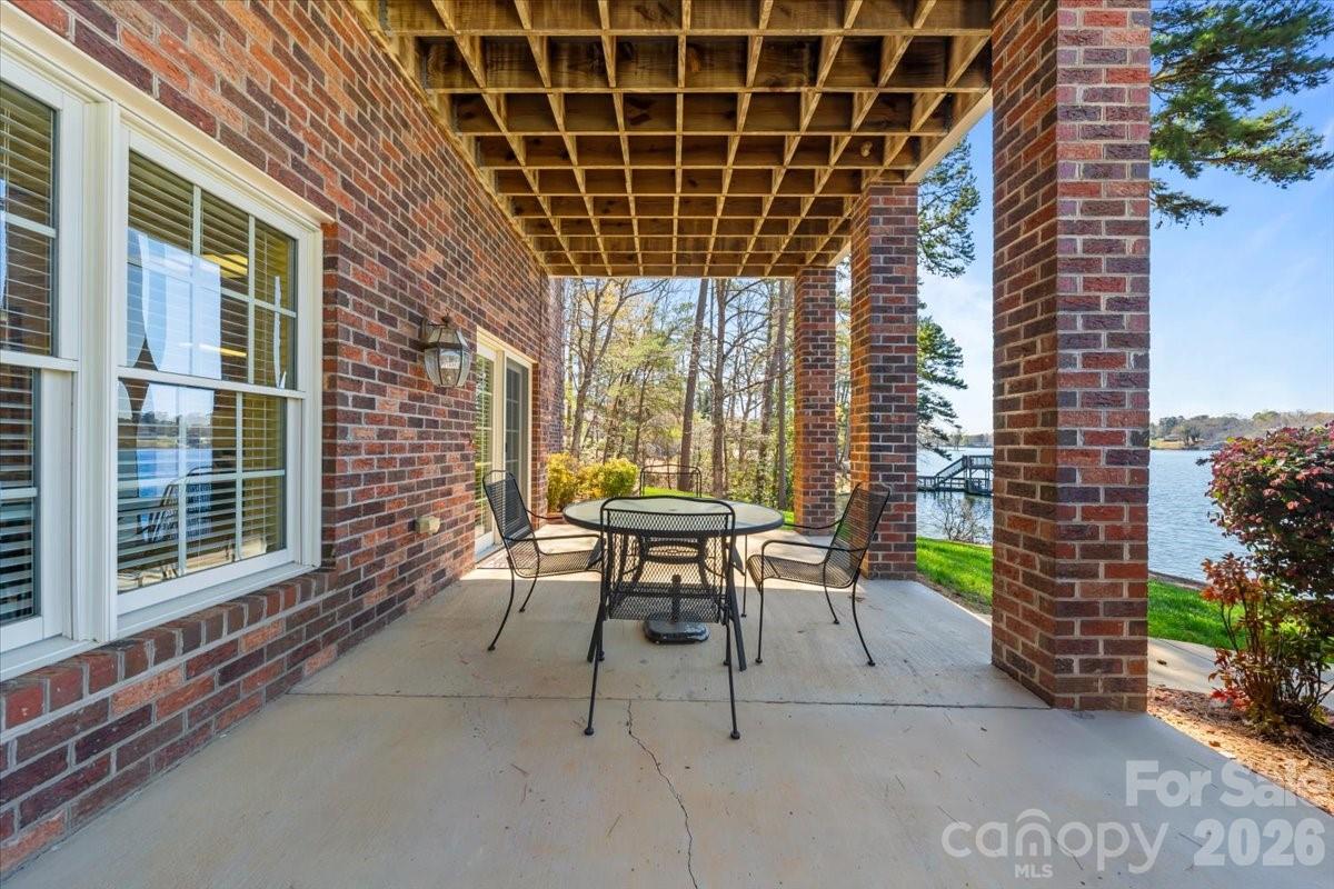 704 Shoreline Drive — New London