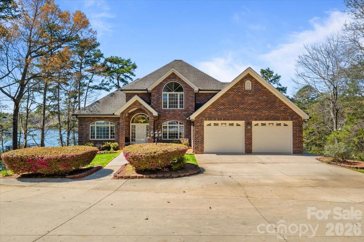 704 Shoreline Drive — New London