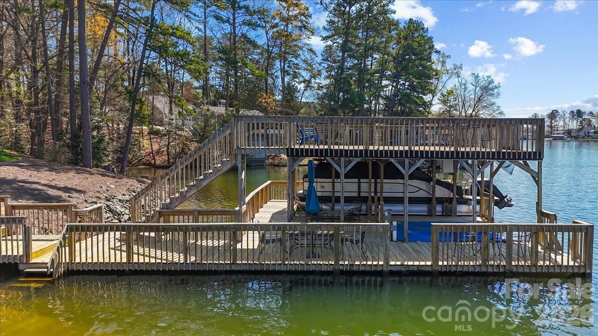 704 Shoreline Drive — New London