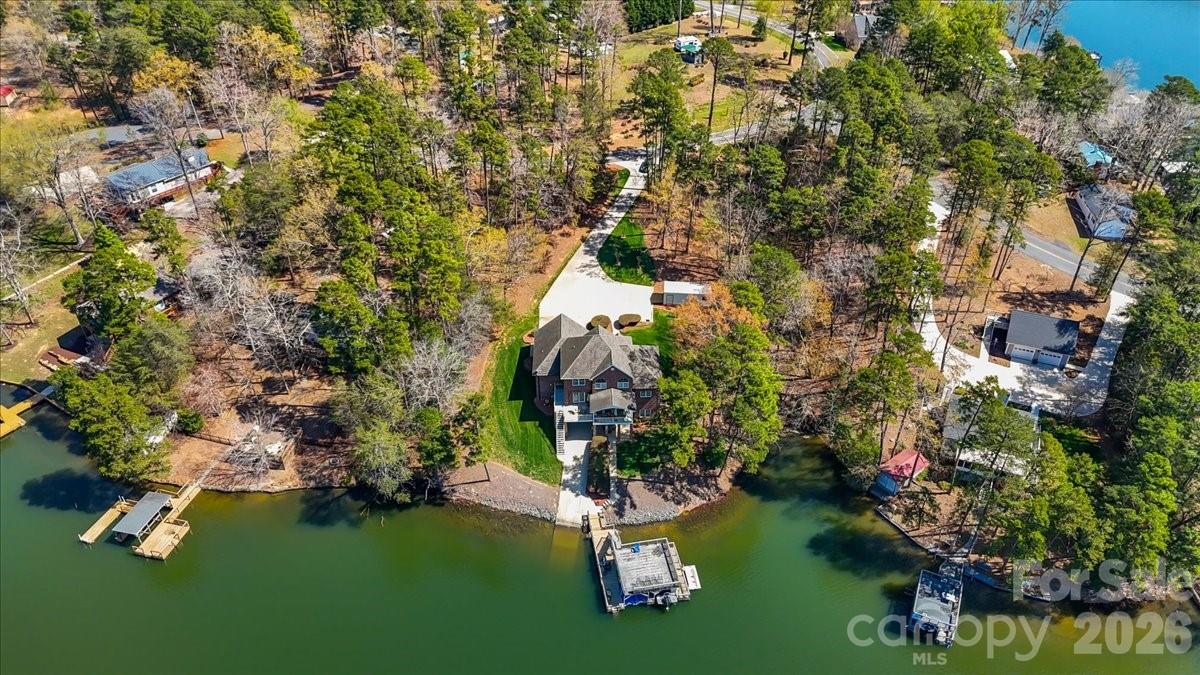 704 Shoreline Drive — New London