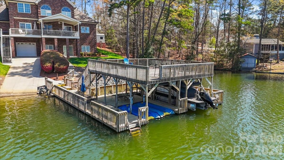 704 Shoreline Drive — New London