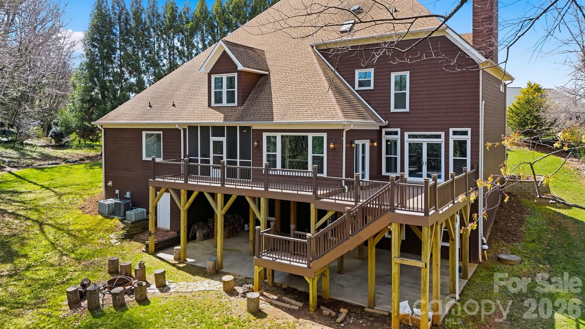 3916 2nd Street Drive NW — Hickory