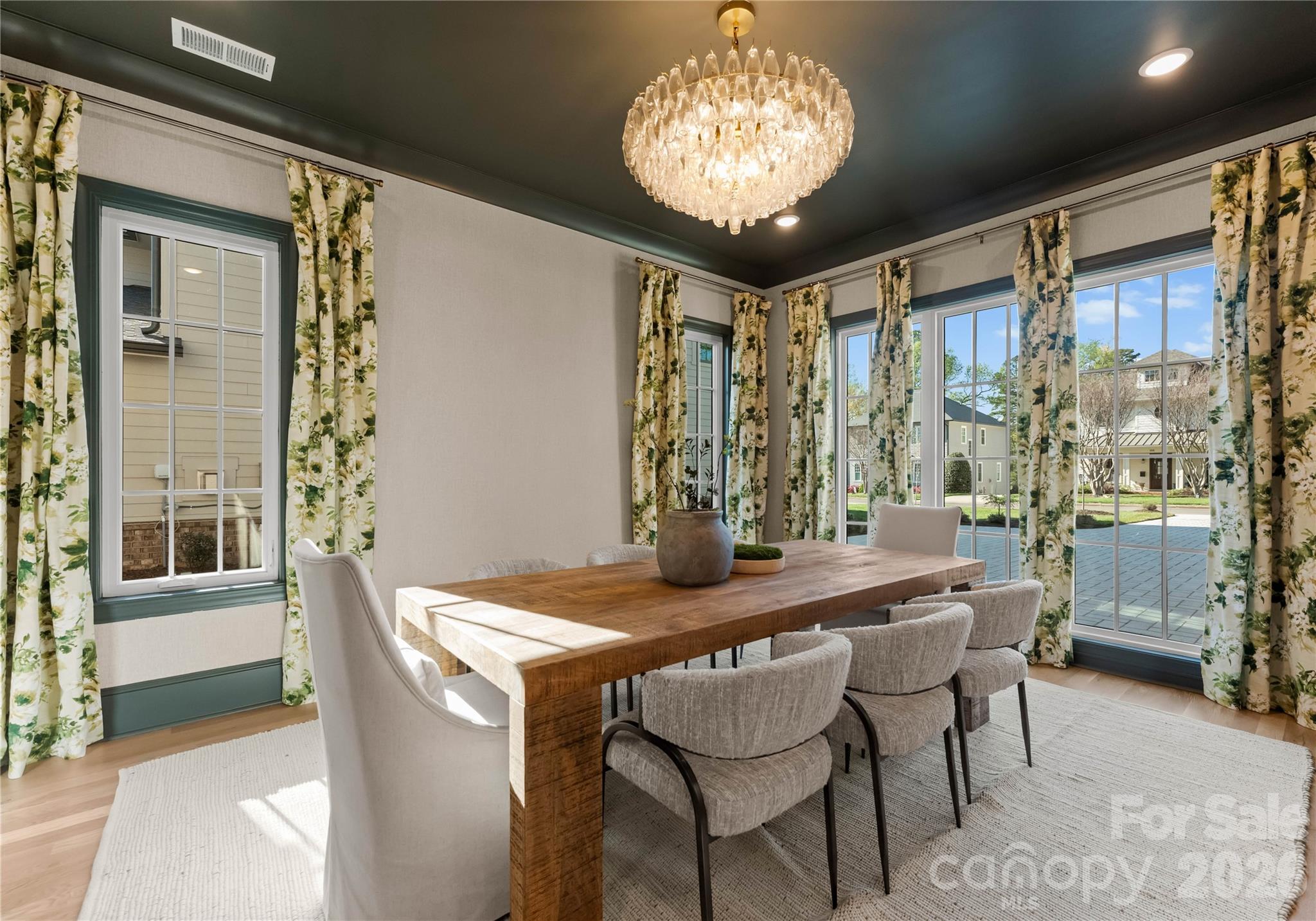 154 N Canterbury Road — Charlotte