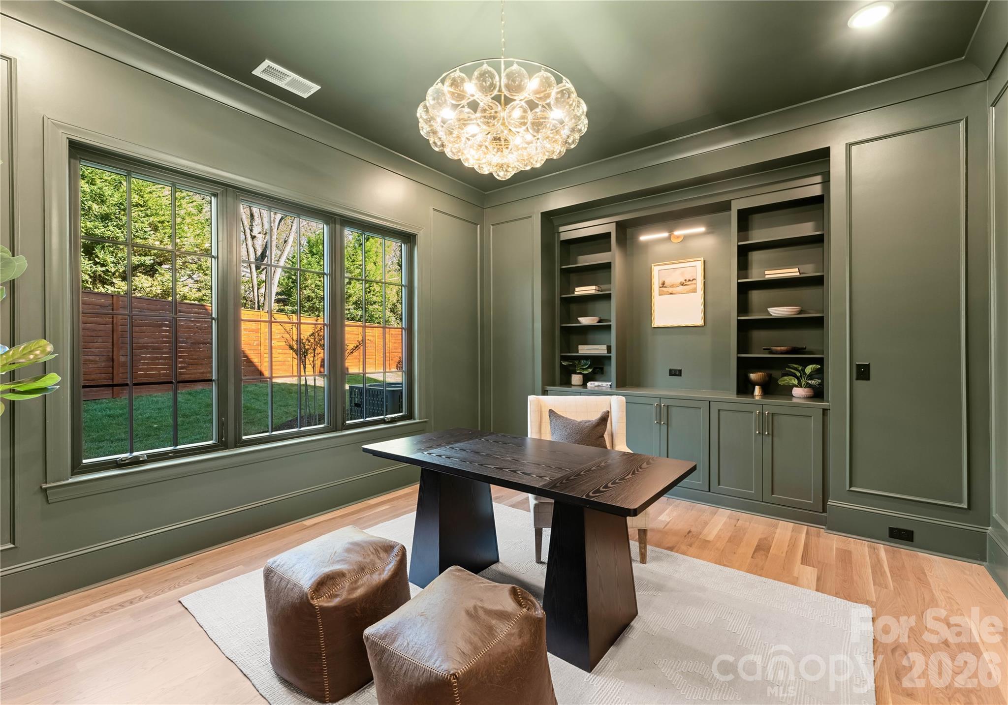 154 N Canterbury Road — Charlotte