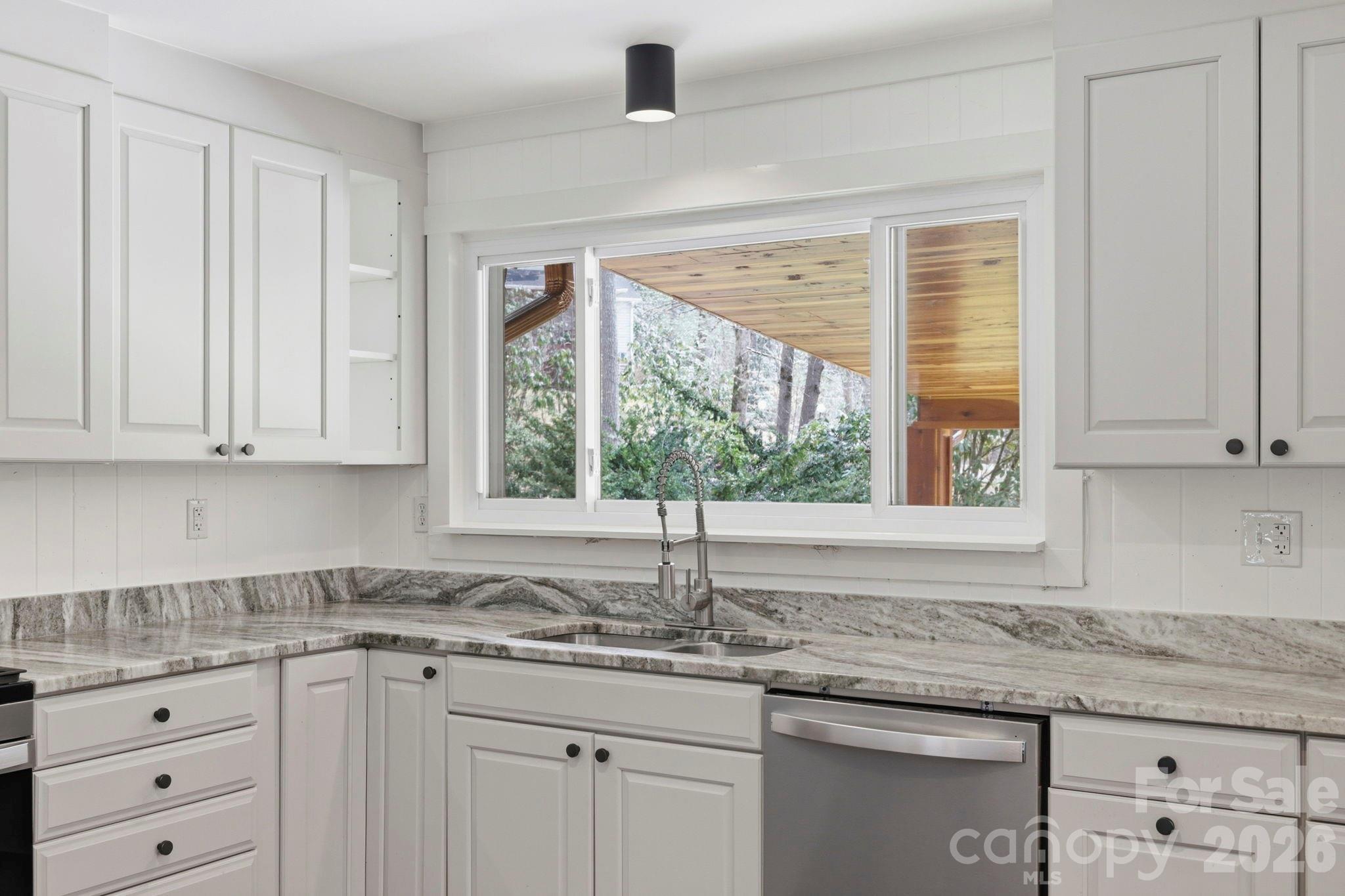 100 Ashton Lane — Brevard