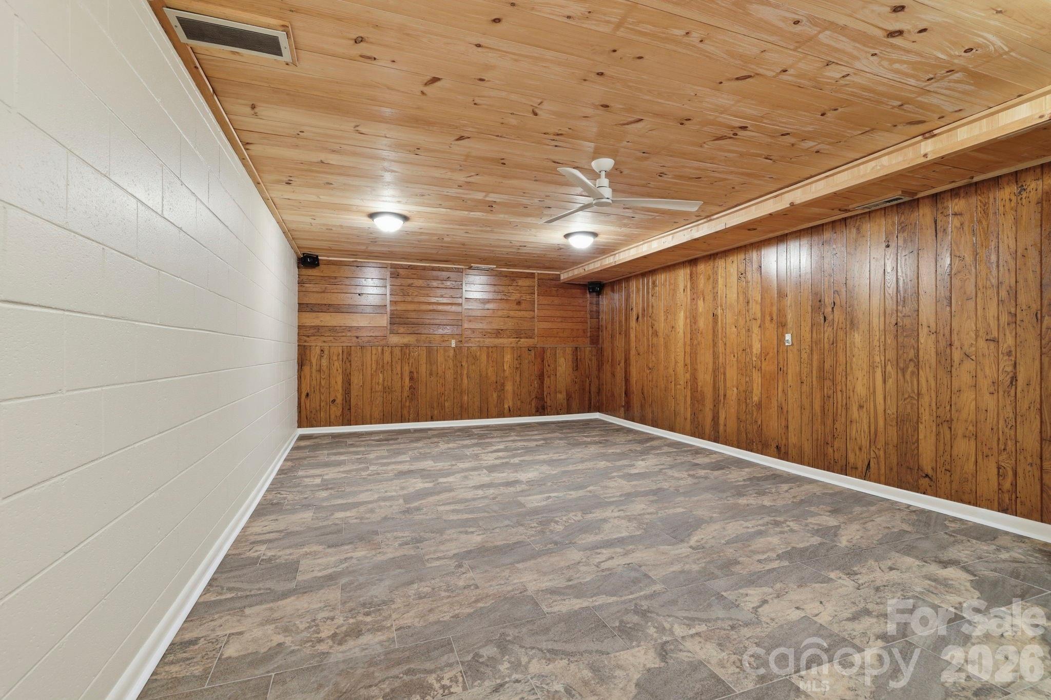 100 Ashton Lane — Brevard