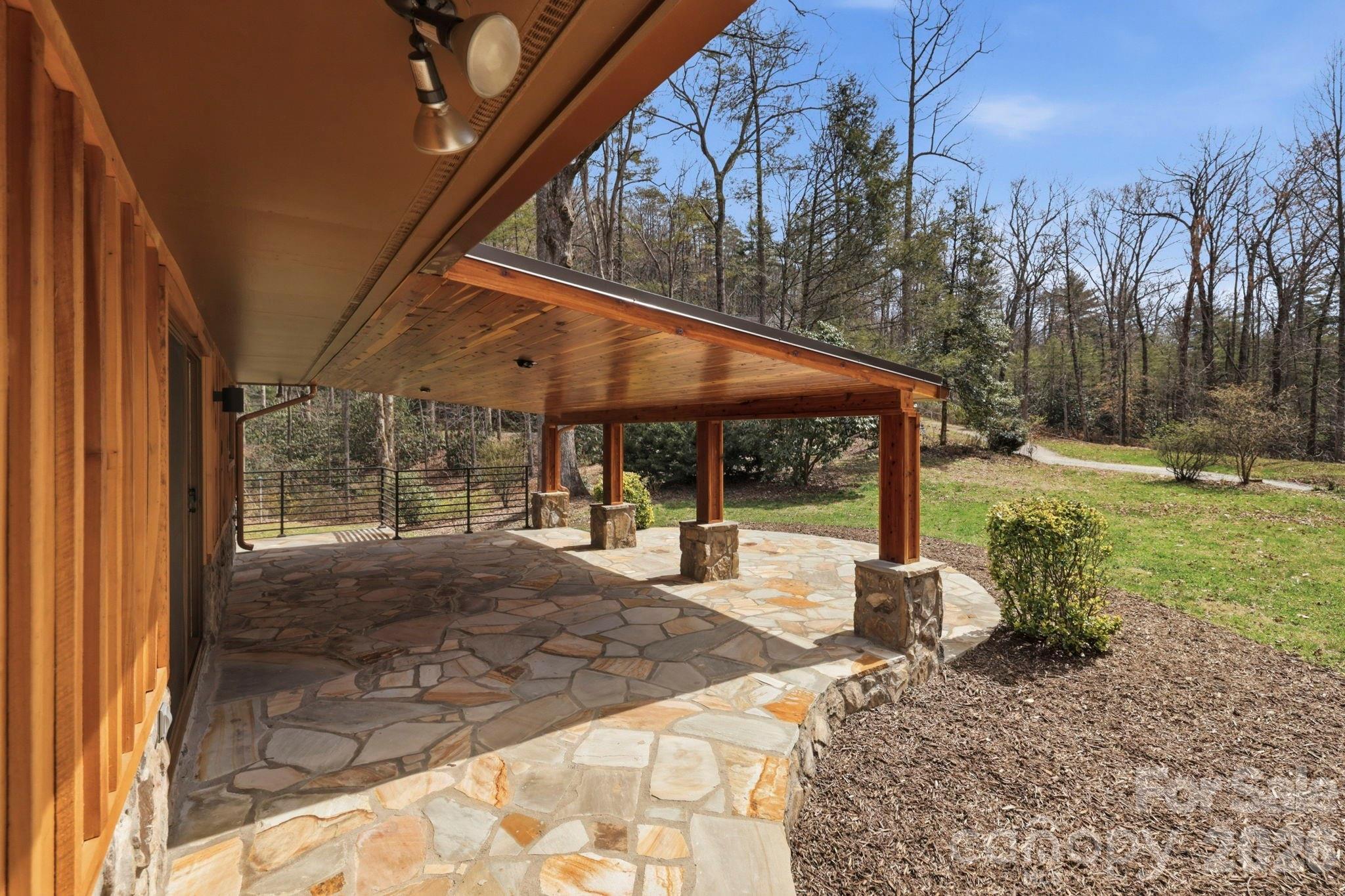 100 Ashton Lane — Brevard