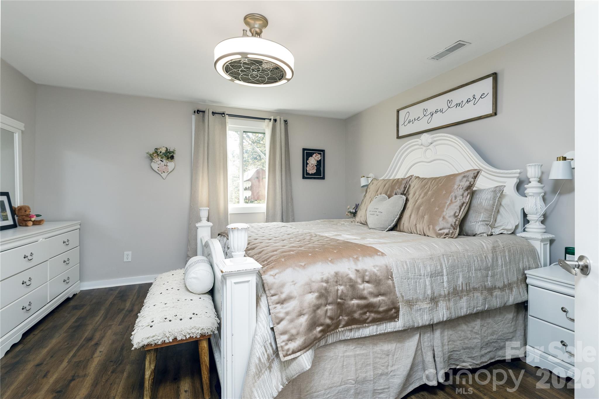 4100 S Fork Street — Hickory
