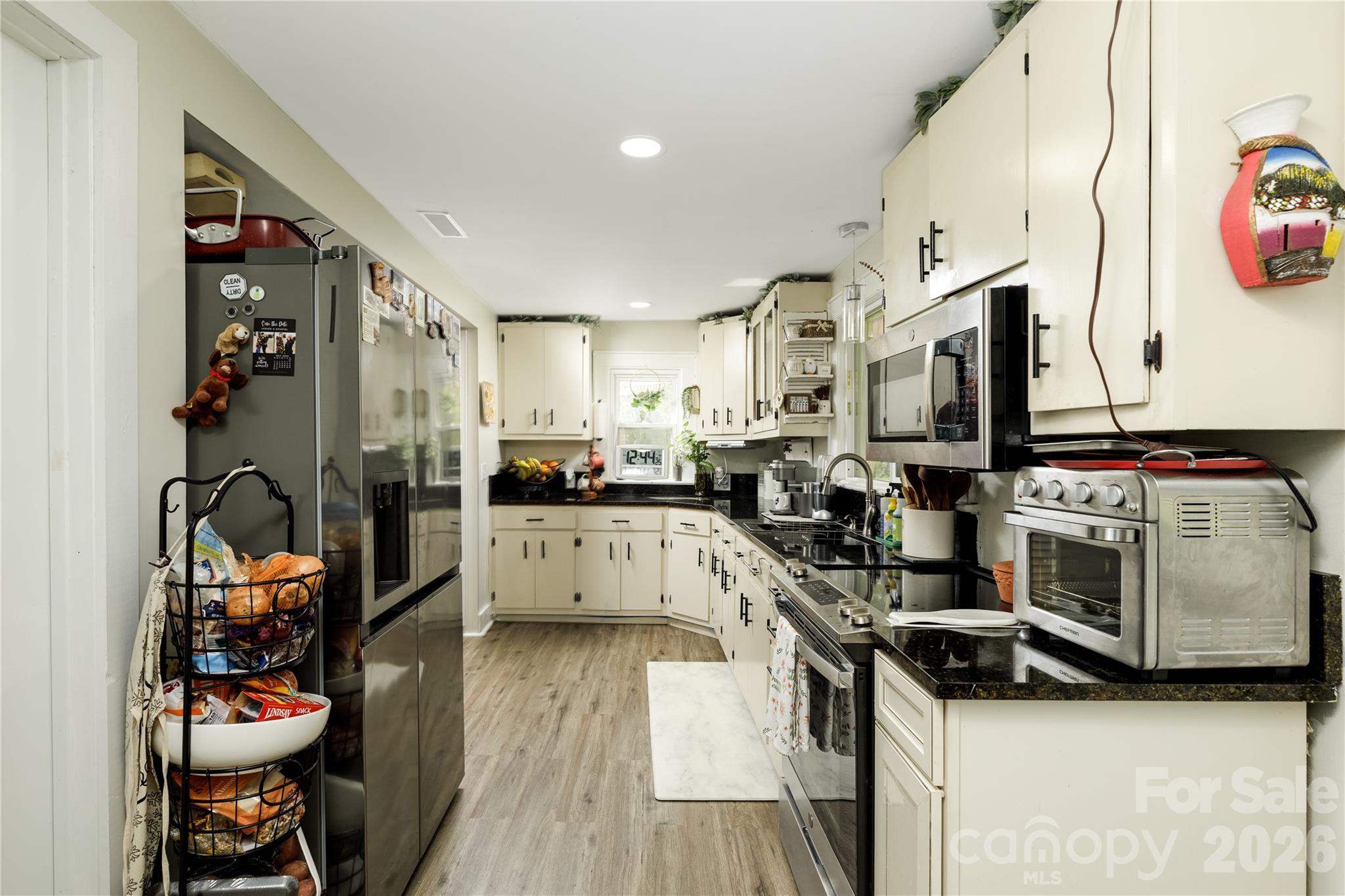 4100 S Fork Street — Hickory