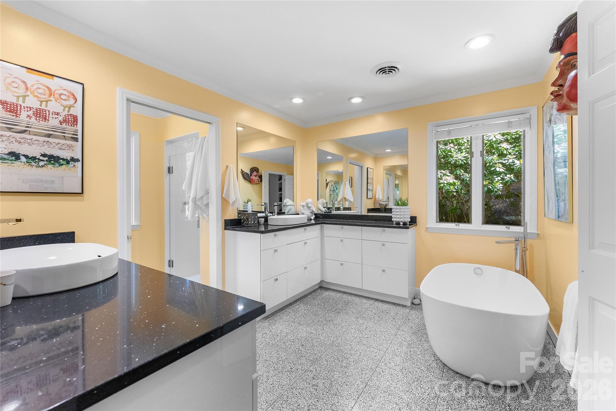 200 Robinhood Road — Asheville