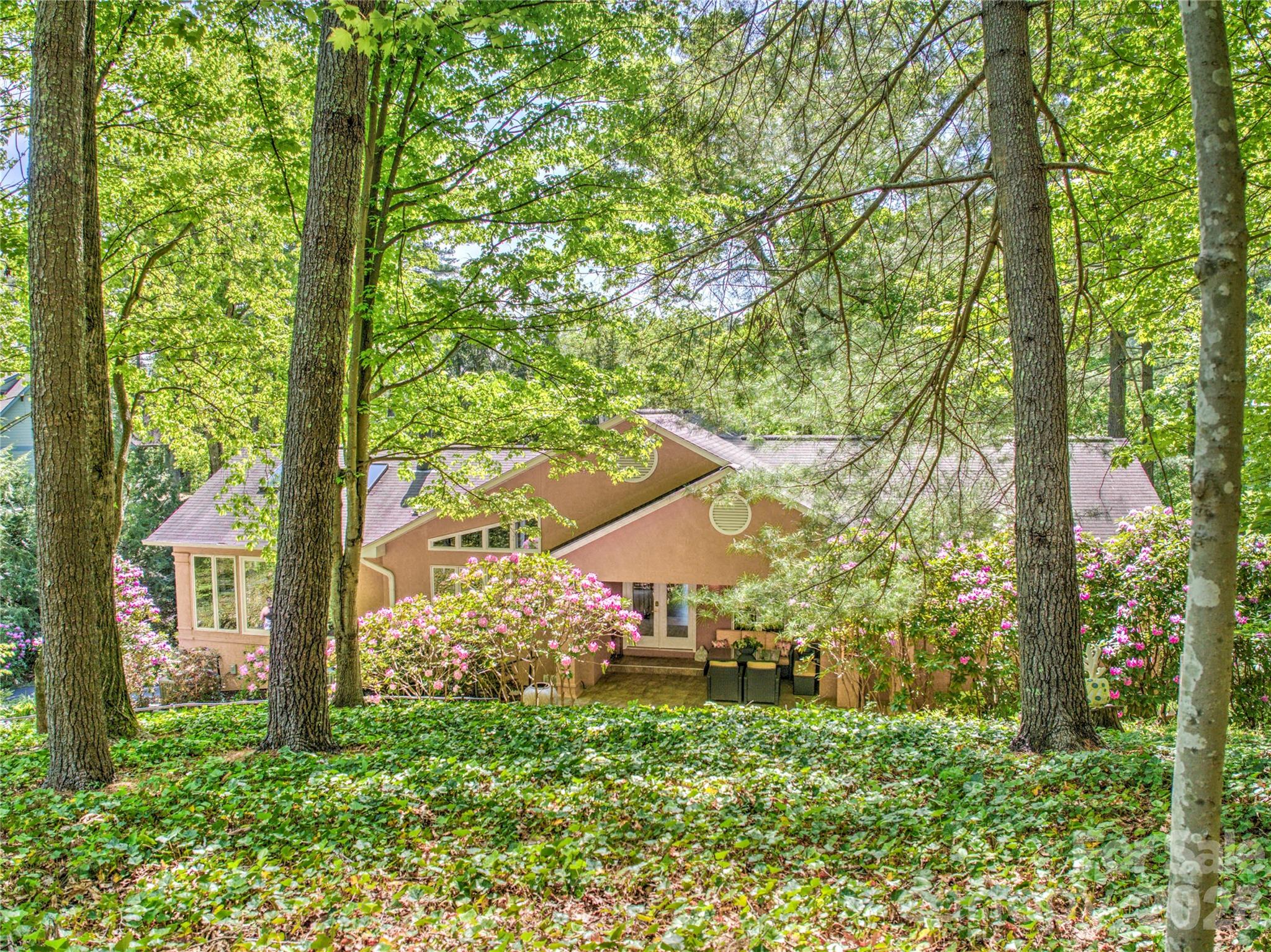 200 Robinhood Road — Asheville