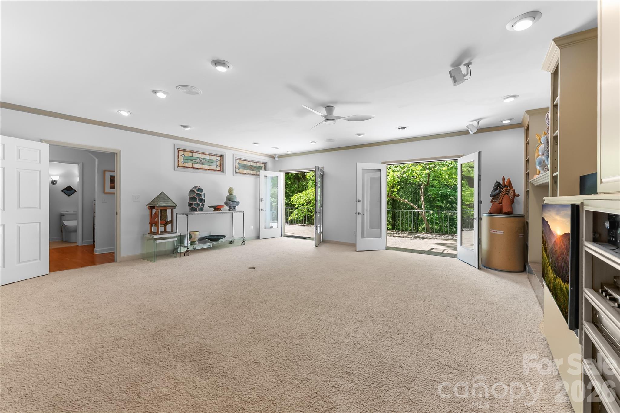 200 Robinhood Road — Asheville