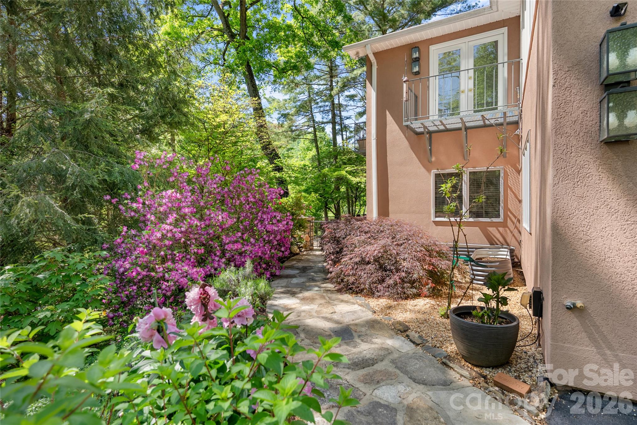 200 Robinhood Road — Asheville